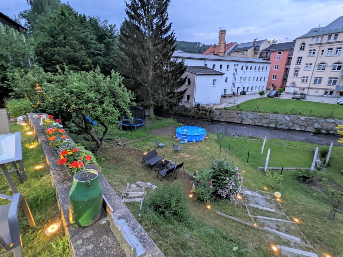 Апартаменти Urlaubstraum Mit Pool, Terrasse & Fluss Im Garten - Ut Зебніц Екстер'єр фото
