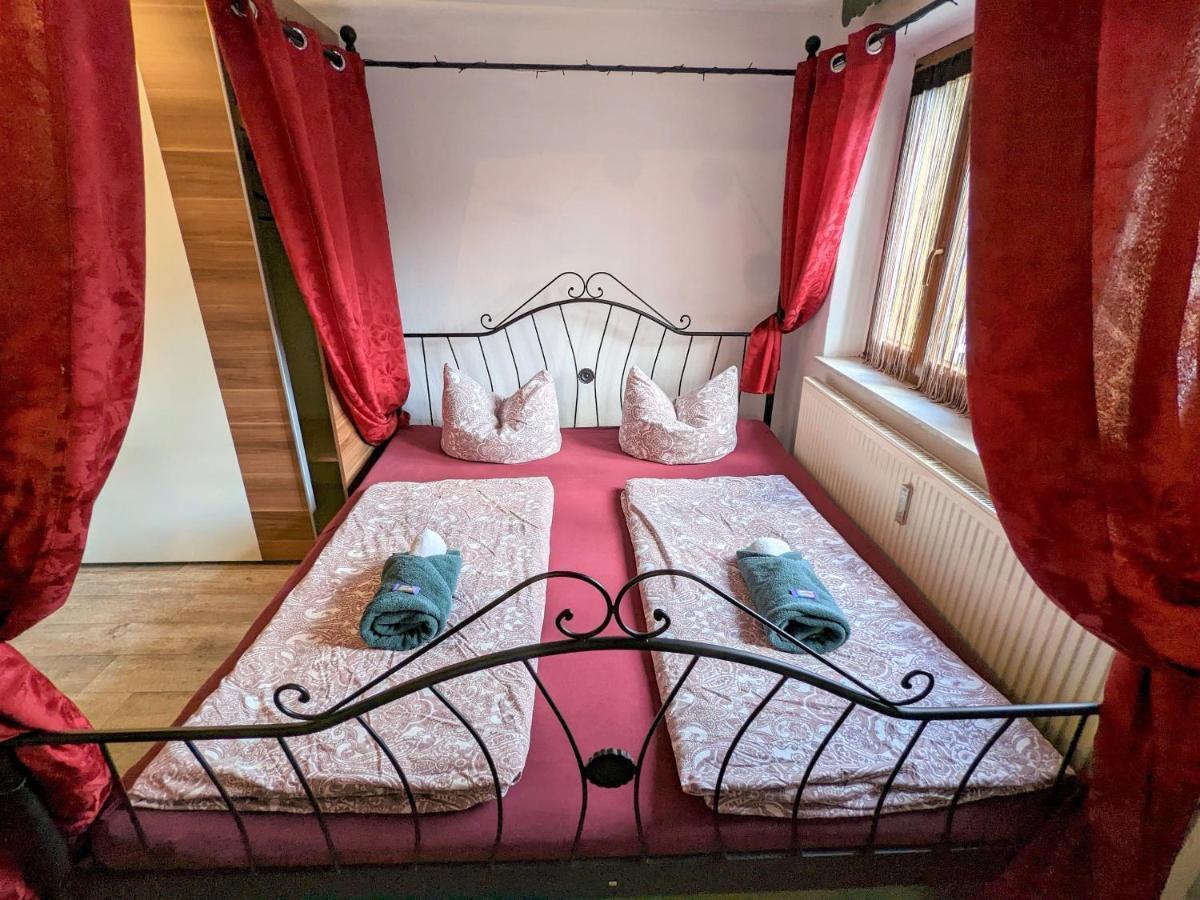 Апартаменти Urlaubstraum Mit Pool, Terrasse & Fluss Im Garten - Ut Зебніц Екстер'єр фото