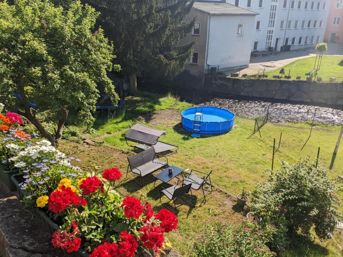 Апартаменти Urlaubstraum Mit Pool, Terrasse & Fluss Im Garten - Ut Зебніц Екстер'єр фото
